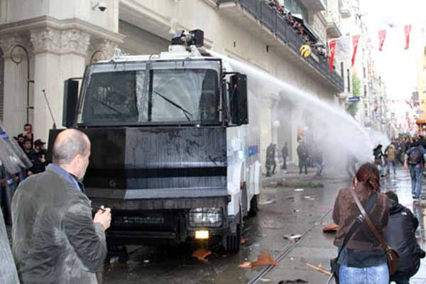 Police violently silence cinephiles trying to save Emek Theater