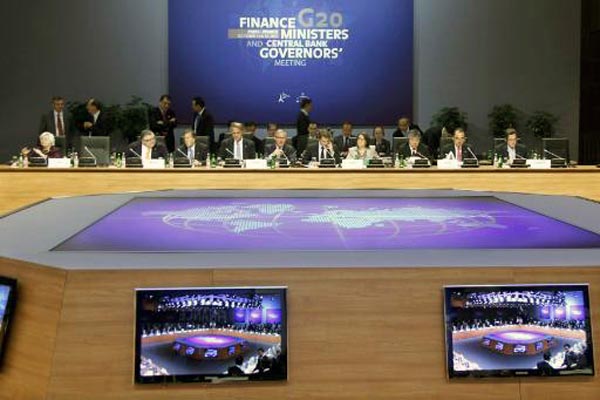 G20 seeks to calm markets by prioritizing growth over austerity