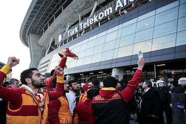 Galatasaray Fenerbahce derby postponed in Istanbul