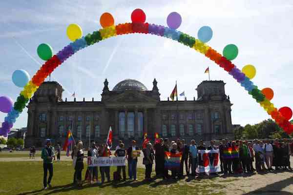Gay marriage approved by German MPs in snap vote