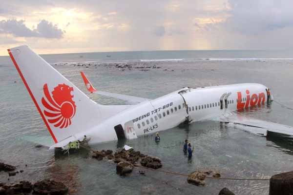 All survive after jet lands in sea off Bali Indonesia