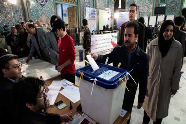 Iranian election race between 3 groups