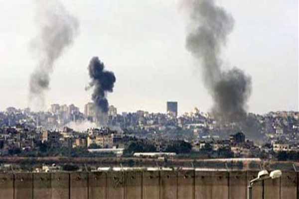Israeli forces teargas Palestinians east of Gaza
