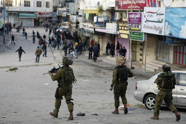 Israeli forces arrest three Hamas leaders