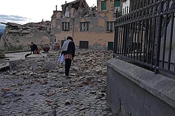 Earthquake in Italy kills 21