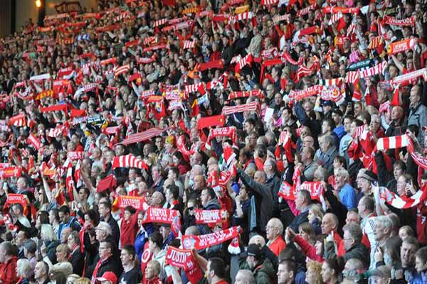 Liverpool falls silent to mark 25 years since Hillsborough tragedy