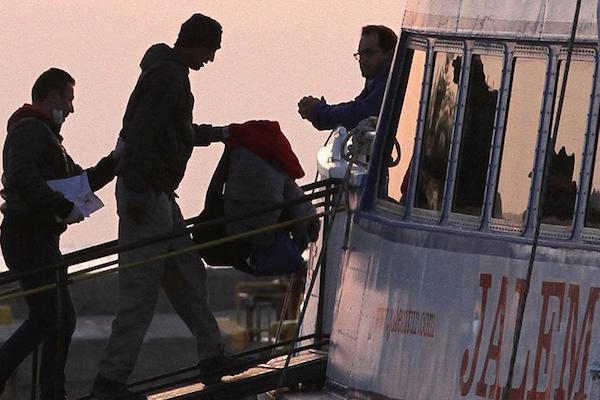 First migrant returns arrive in Turkey from Greece