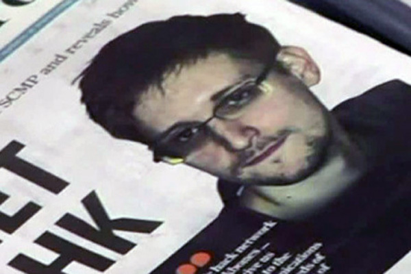 Edward Snowden applies for political asylum in Russia