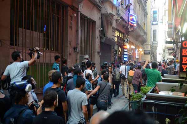 Police fire tear gas on Taksim protesters