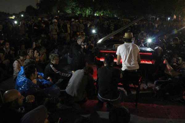 Pianist Martello plays for Gezi Park protesters