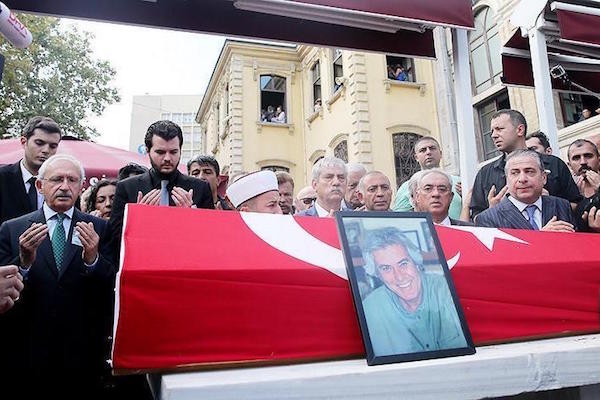 Iconic Turkish actor Tarik Akan buried in Istanbul