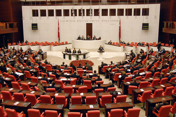 Turkish parliament ratifies 3 month state of emergency