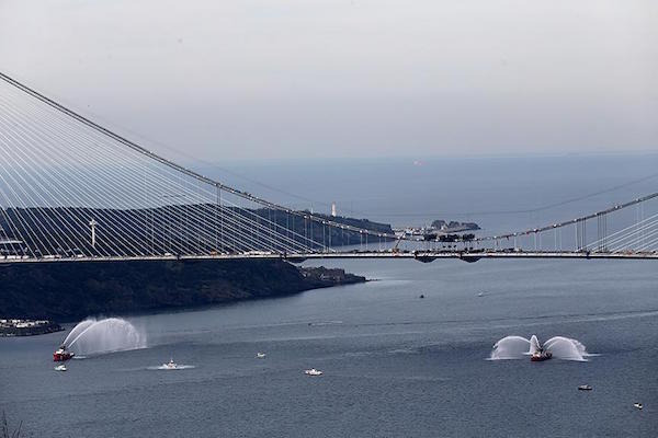 Bridge in Istanbul links Asia and Europe once again