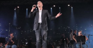 Turkish actor-singer holds concert in Israeli capital