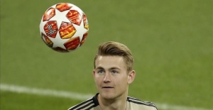 Juventus sign Dutch star Matthijs de Ligt