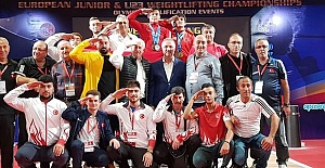 Turkish weightlifter wins gold in youth championships