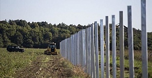 Europe builds new 'Berlin walls' against migrants