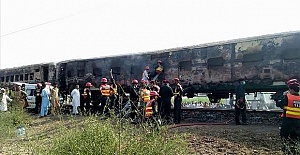 Pakistan: Death toll from train fire climbs to 74