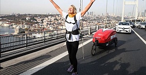 British runner crosses Istanbul bridge