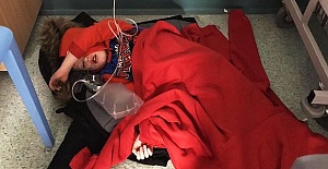 Little boy with pneumonia forced to sleep on hospital floor due to lack of beds