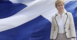 Scottish parliament votes for new independence vote