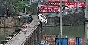 Man drives over dock into canal 10 minutes after passing driving test
