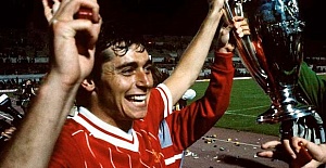 Former Liverpool star Michael Robinson dies at 61