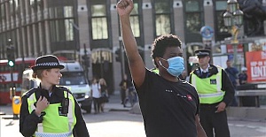 UK: 15 police officers injured in South London clash