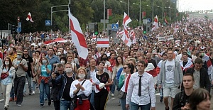 Unidentified masked men have detained a leading opposition figure in Belarus