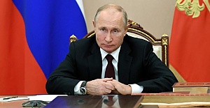 Russian President Vladimir Putin may have Parkinson’s disease and be poised to quit early next year, The Sun writes