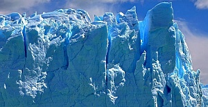 Giant iceberg the size of London breaks...