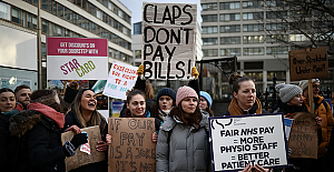 UK strikes: 500,000 including teachers and bus drivers in biggest walkout in decade