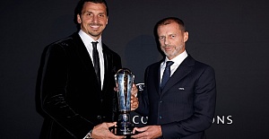 Zlatan Ibrahimović receives UEFA President’s Award