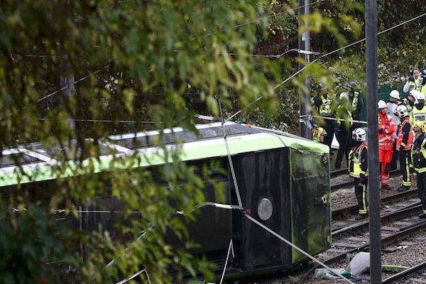 Croydon tram crash result, 5 people dead and many injured