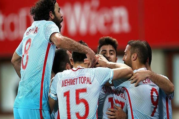 Turkey beats Austria 2-1