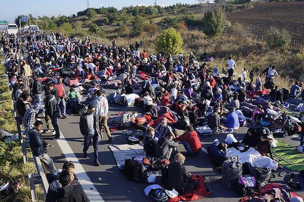 Turkey's refugee warning to open border with EU