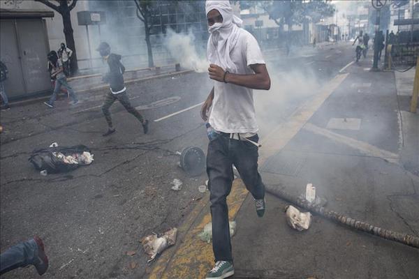 Thousands protest government in Venezuela